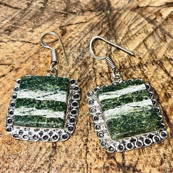 Chrysotile in Serpentine Earrings 1 1/2” - Picture 6 of 7